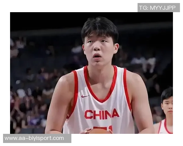比卢普斯称赞杨瀚森篮板表现强调球队需加强篮下防守力度